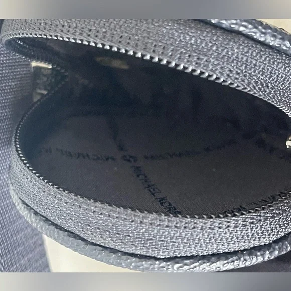 Michael Kors Slim Crossbody bag with a removable coin purse. NWOT - Picture 7 of 11